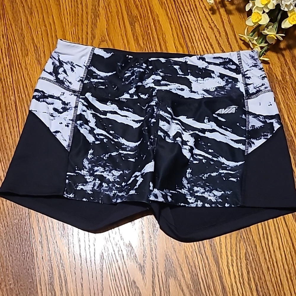 Avia Athletic Shorts  - Ladies Medium - Picture 2 of 7